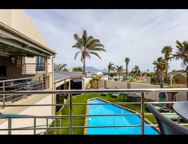 13 BEDROOM FREESTANDING FOR SALE IN PLATTEKLOOF